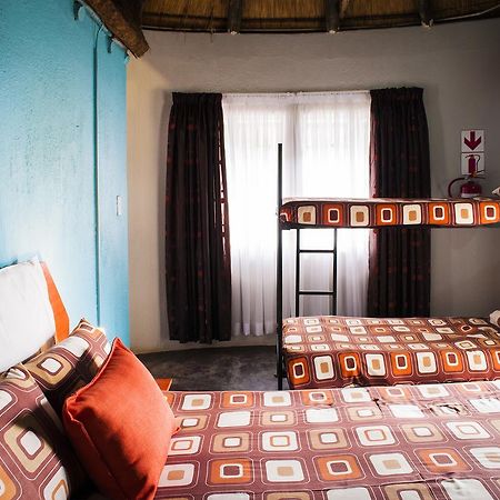 Sheri'S Lodge & Backpackers Graskop Esterno foto